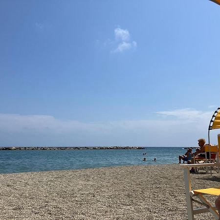 Aria Luce Mare Apartment San Bartolomeo Al Mare Exterior photo